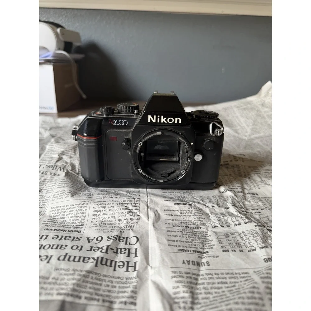 Nikon N2000 35mm SLR Film Camera Body Only